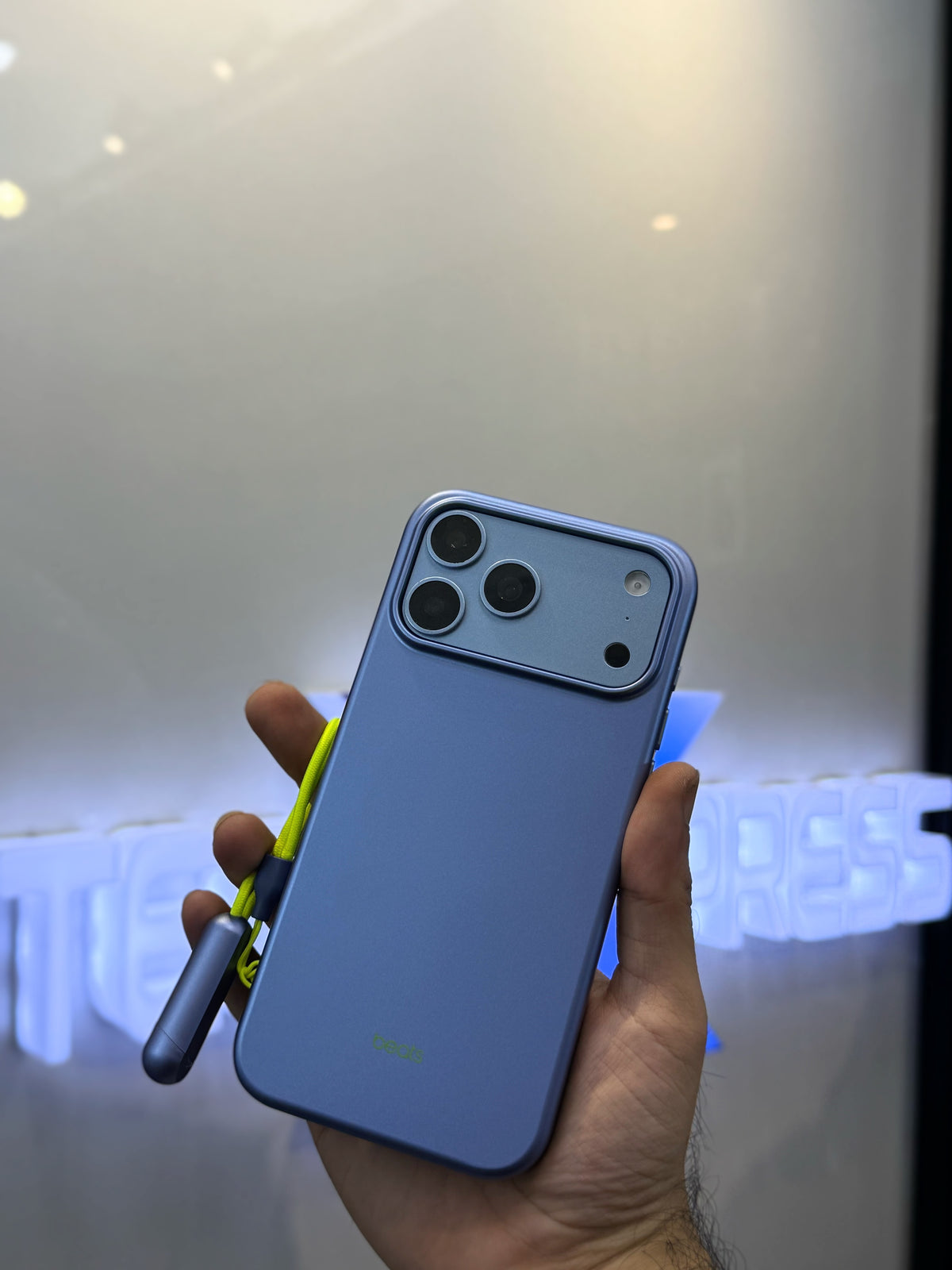 Beats 1:1 Kick Stand Magsafe Case-18 Series
