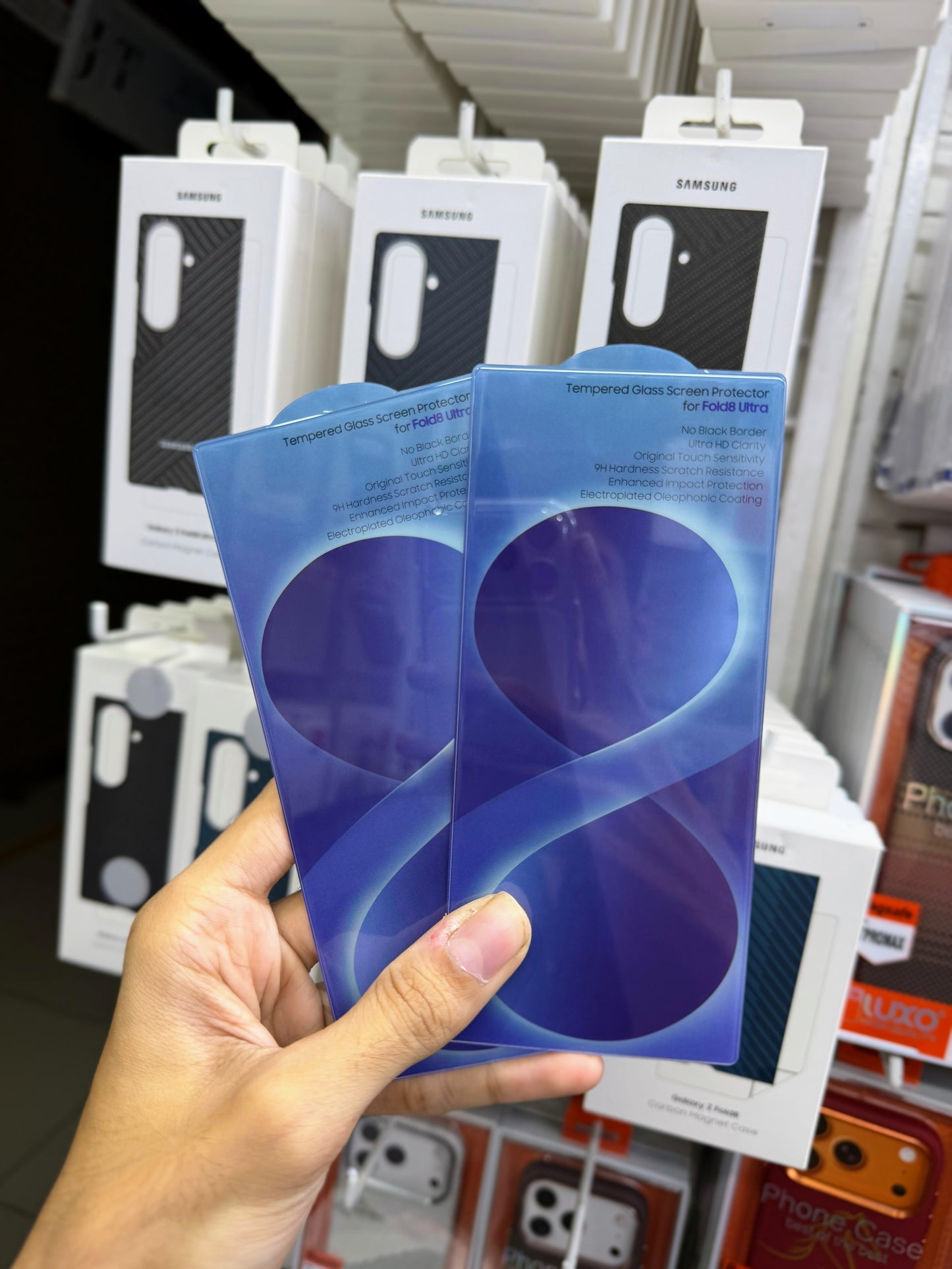 Samsung Official Carbon Patterned 2-Fold 8 Ultra
