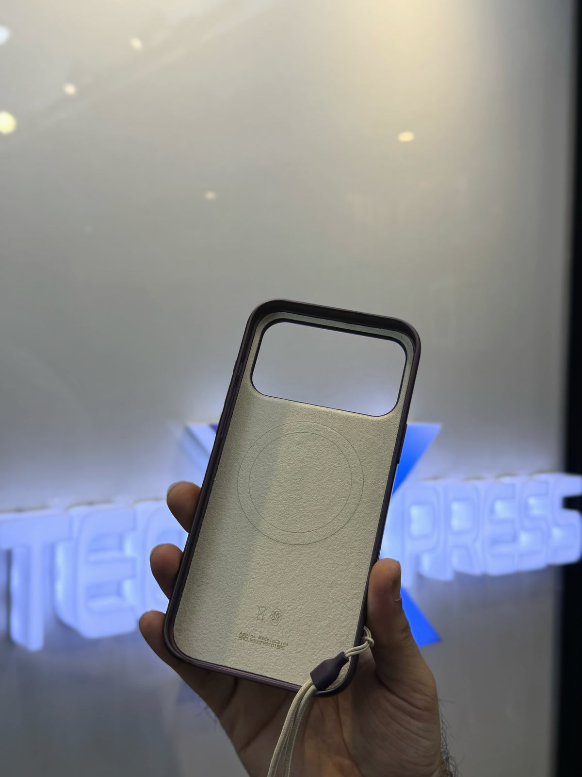 Beats 1:1 Kick Stand Magsafe Case-18 Series